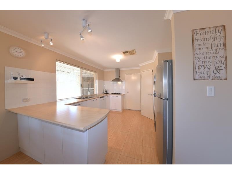 11 Apsley Bend, Tapping WA 6065