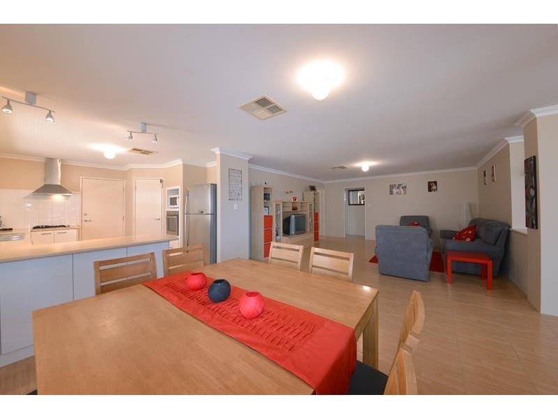 11 Apsley Bend, Tapping WA 6065