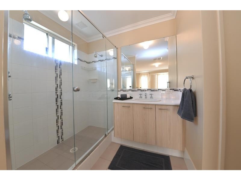 11 Apsley Bend, Tapping WA 6065