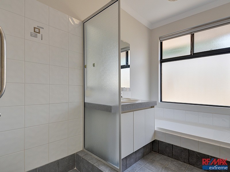 5 Indiana Way, Hocking WA 6065