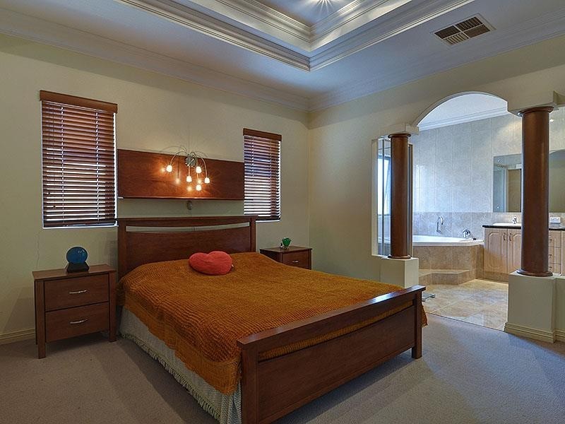 57 Kentucky Blvd, Hocking WA 6065