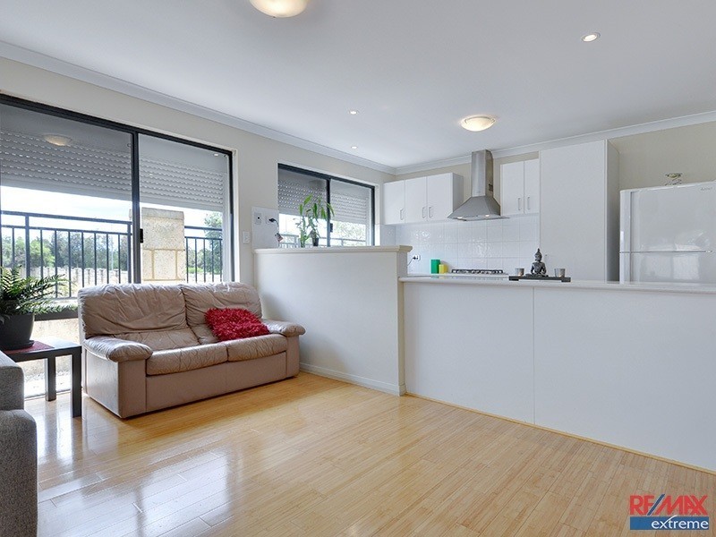 20/15 Crosthwait Circle, Tapping WA 6065