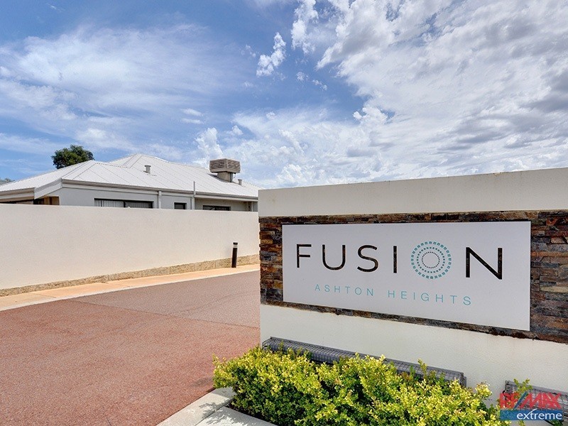 20/15 Crosthwait Circle, Tapping WA 6065