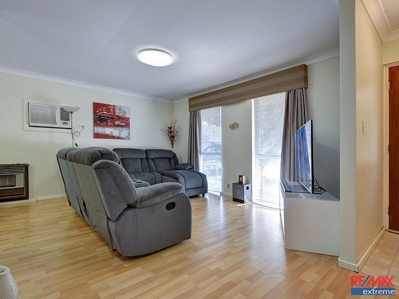 8 Waidup Street, Wanneroo WA 6065