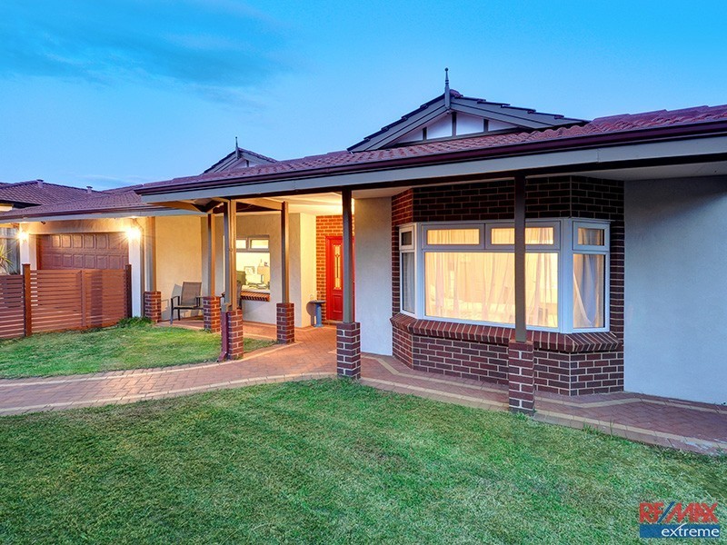 16 Delgado Parade, Iluka WA 6028