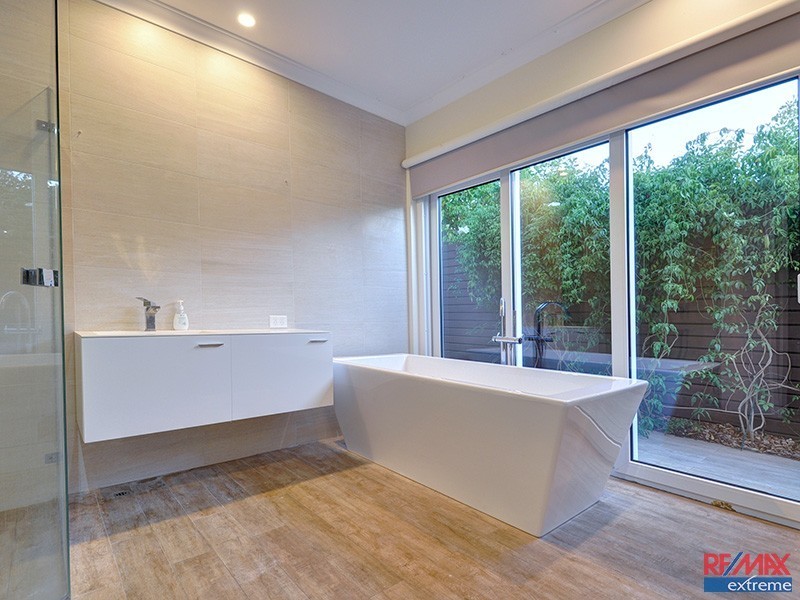 16 Delgado Parade, Iluka WA 6028