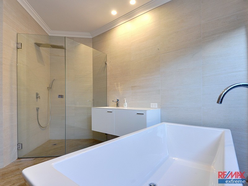 16 Delgado Parade, Iluka WA 6028