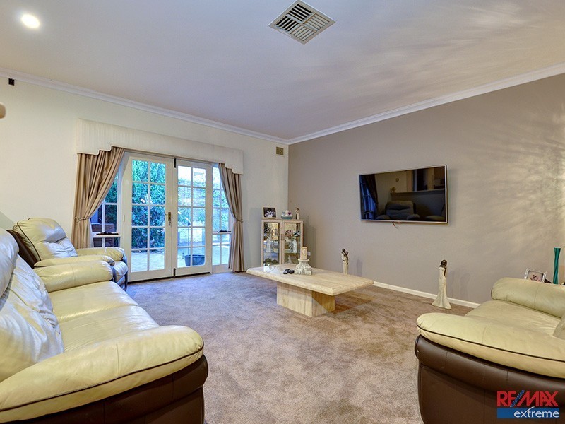 16 Delgado Parade, Iluka WA 6028