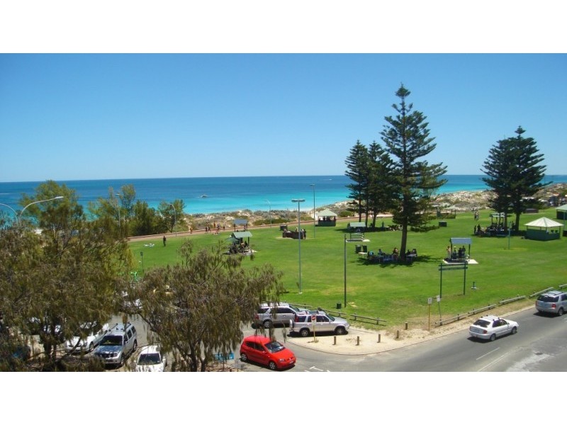 62 Dampier Avenue, Mullaloo WA 6027