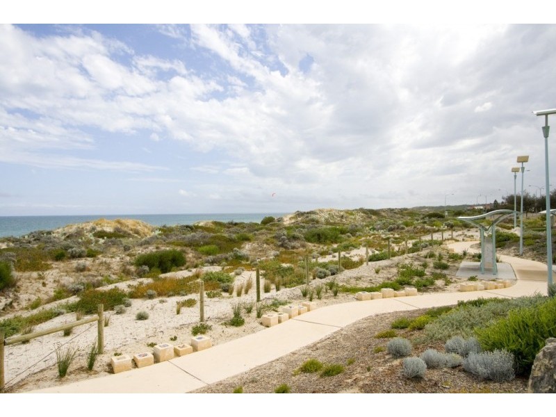 62 Dampier Avenue, Mullaloo WA 6027
