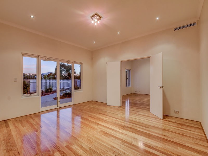 73 Lindsay Beach Blvd, Yanchep WA 6035