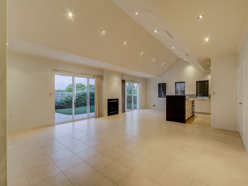 73 Lindsay Beach Blvd, Yanchep WA 6035