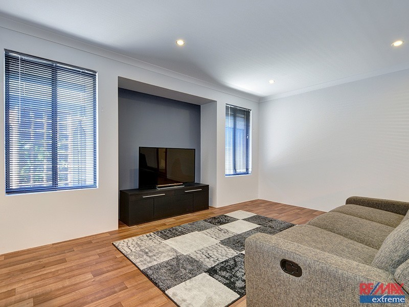 22 Chucklebud Street, Banksia Grove WA 6031