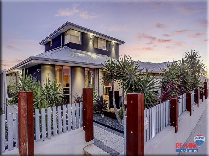 7 Comito Bend, Alkimos WA 6038