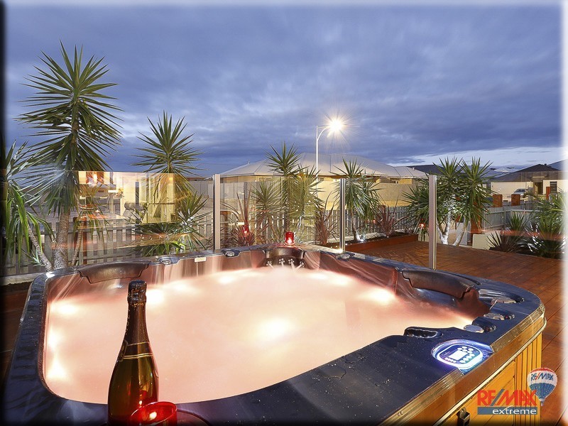 7 Comito Bend, Alkimos WA 6038