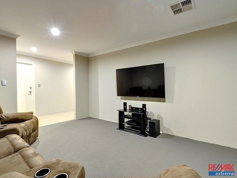 11 Nutcote Rd, Banksia Grove WA 6031