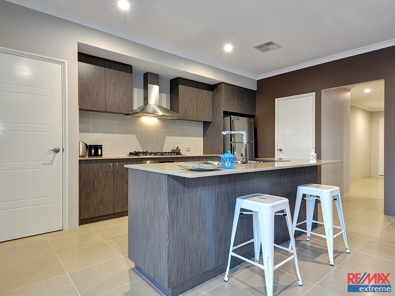 11 Nutcote Rd, Banksia Grove WA 6031