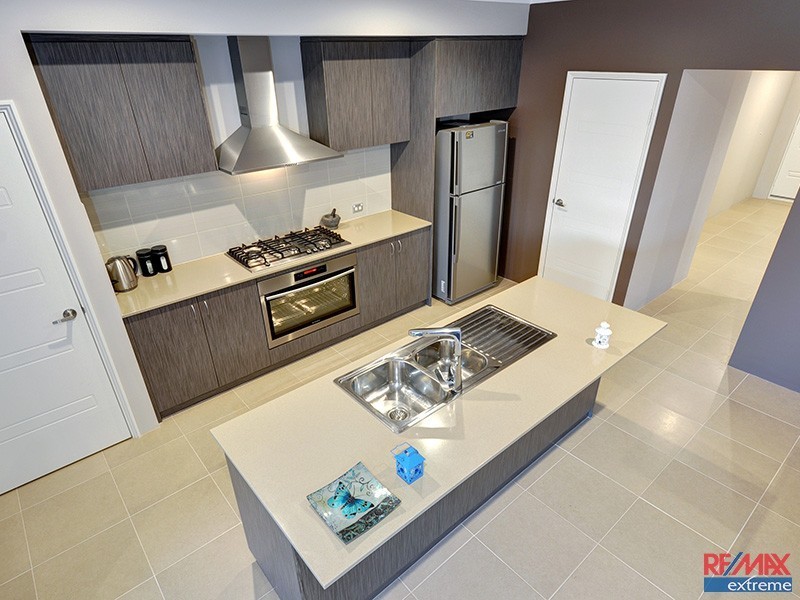 11 Nutcote Rd, Banksia Grove WA 6031