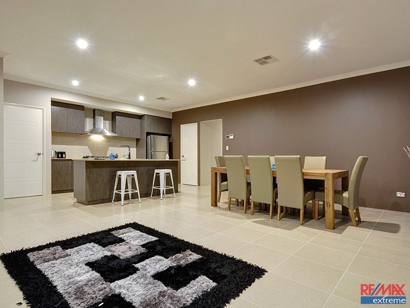 11 Nutcote Rd, Banksia Grove WA 6031