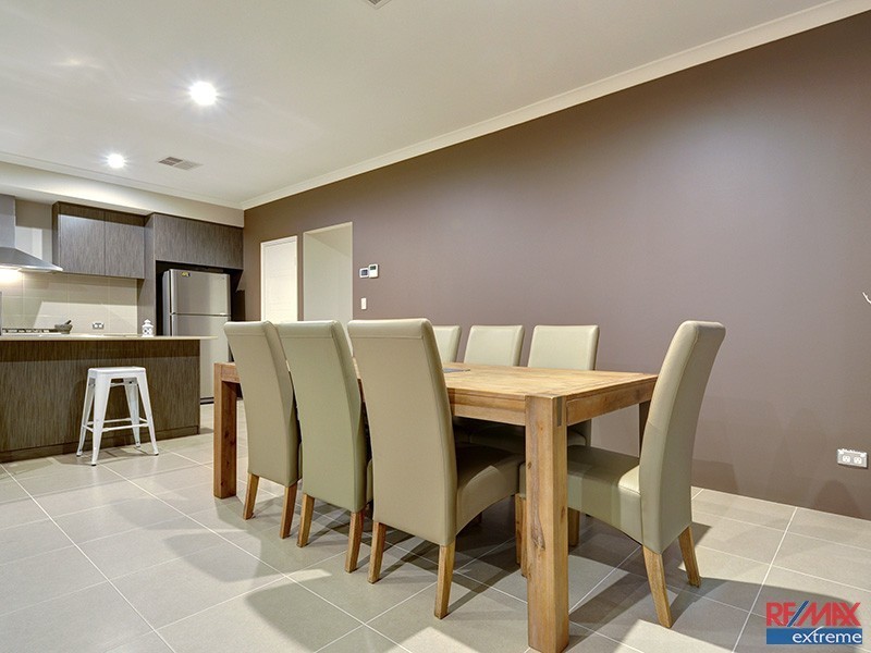 11 Nutcote Rd, Banksia Grove WA 6031