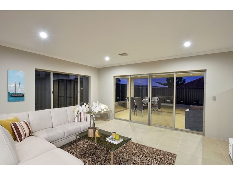 11 Nutcote Rd, Banksia Grove WA 6031