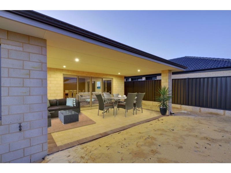 11 Nutcote Rd, Banksia Grove WA 6031