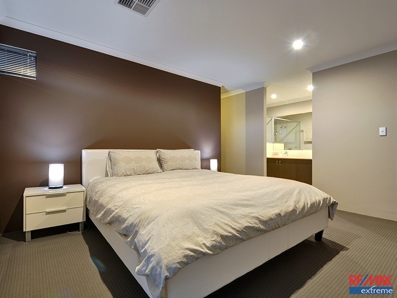 11 Nutcote Rd, Banksia Grove WA 6031