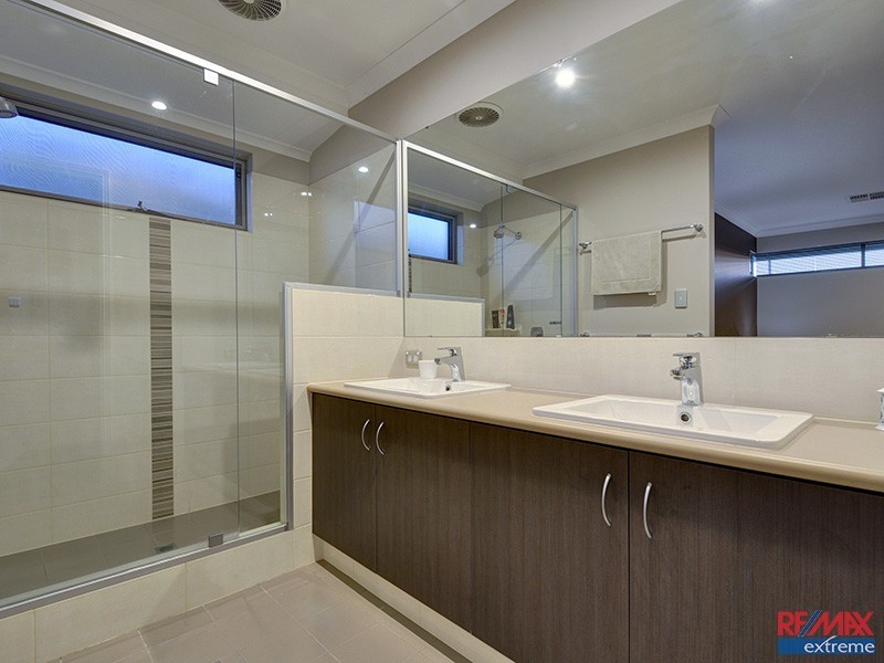 11 Nutcote Rd, Banksia Grove WA 6031