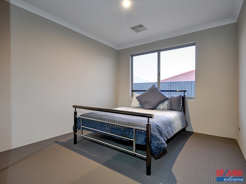 11 Nutcote Rd, Banksia Grove WA 6031