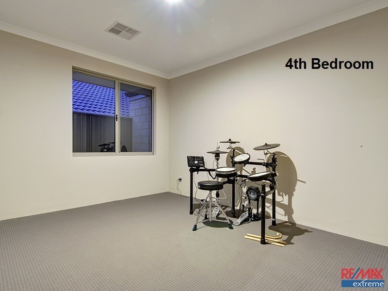 11 Nutcote Rd, Banksia Grove WA 6031