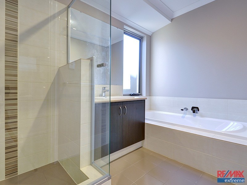 11 Nutcote Rd, Banksia Grove WA 6031