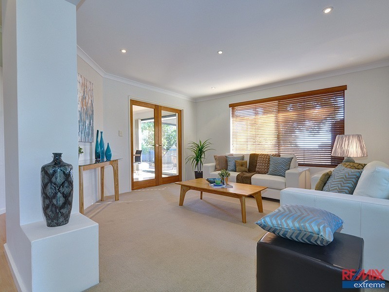 86 Willespie Drive, Pearsall WA 6065