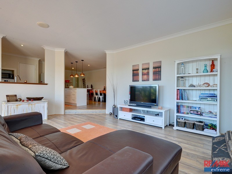 2 McKee Place, Kingsley WA 6026