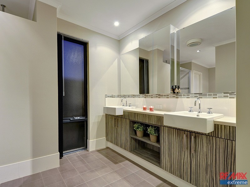 1 Cairo Way, Wanneroo WA 6065