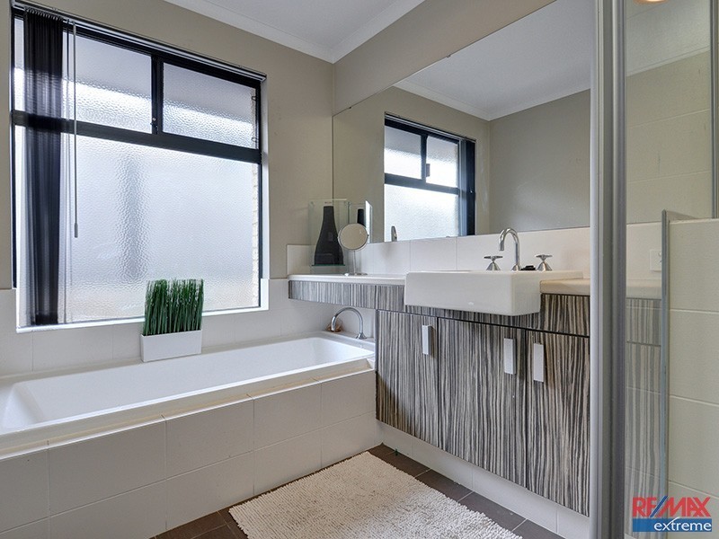 1 Cairo Way, Wanneroo WA 6065