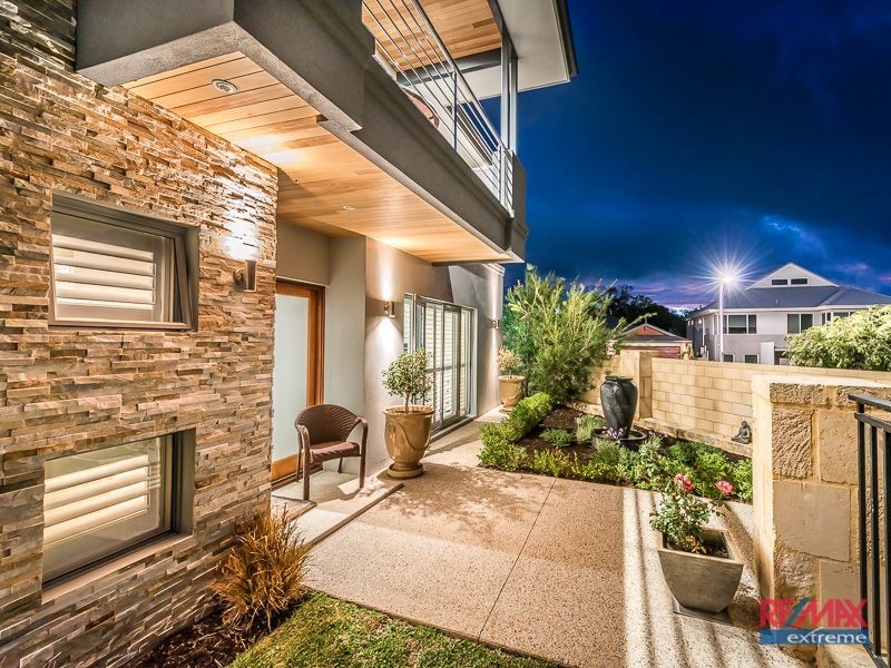 2 Windmill Circle*, Burns Beach WA 6028