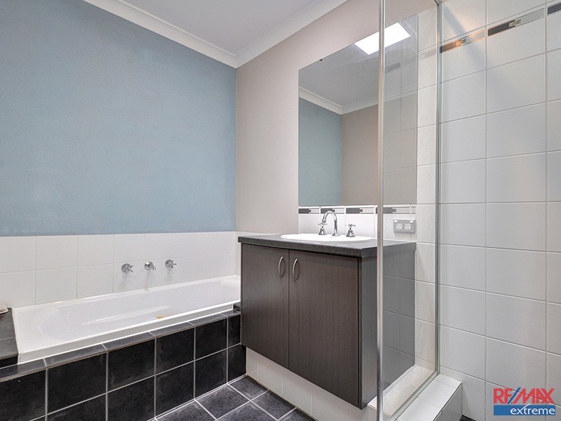 31 Sawtooth Bend, Banksia Grove WA 6031