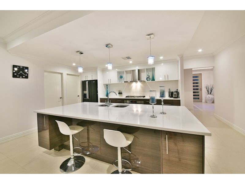 9 Fuchsia Street, Carramar WA 6031