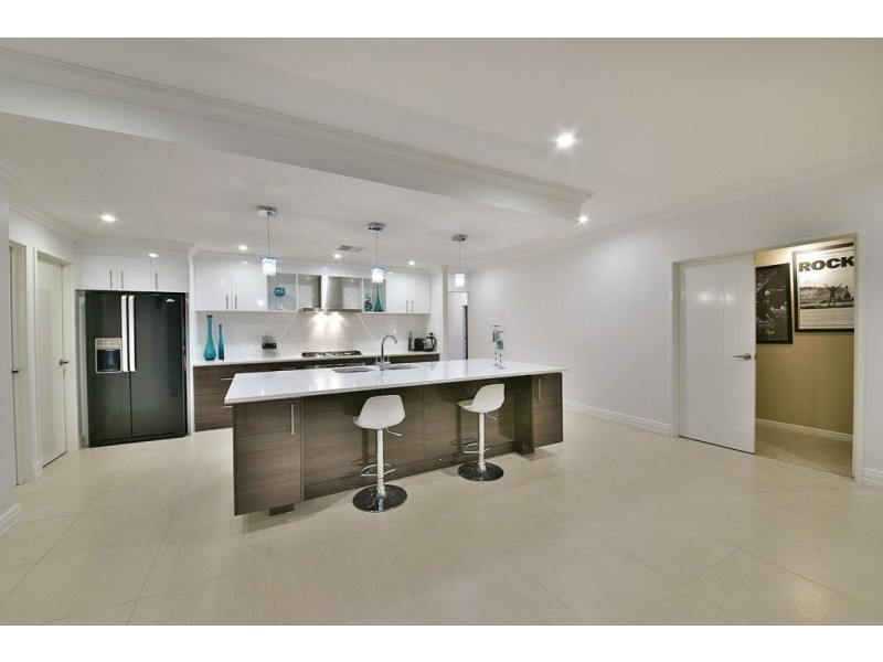 9 Fuchsia Street, Carramar WA 6031