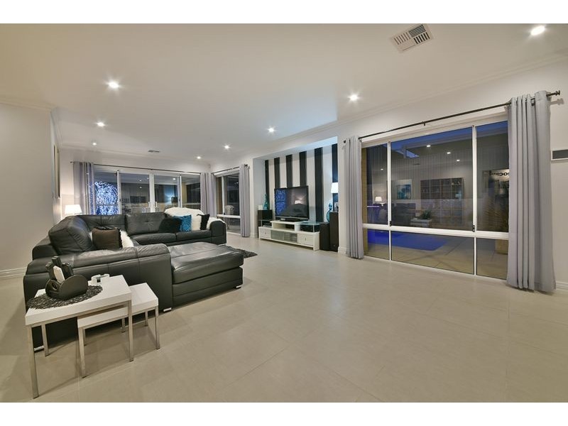 9 Fuchsia Street, Carramar WA 6031