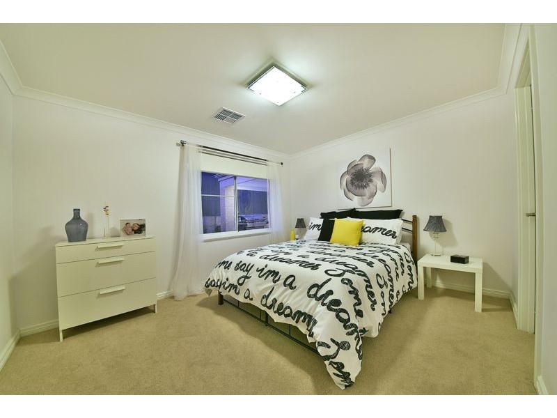 9 Fuchsia Street, Carramar WA 6031