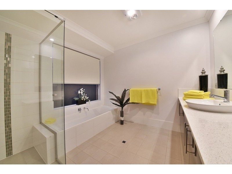 9 Fuchsia Street, Carramar WA 6031