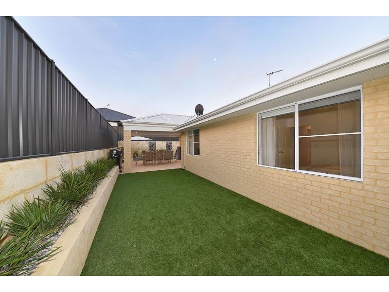 9 Fuchsia Street, Carramar WA 6031
