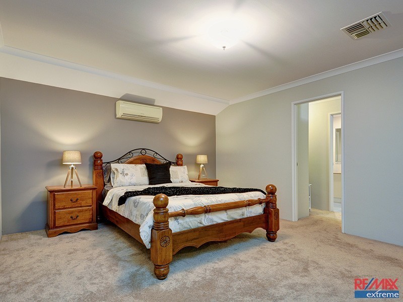 122 Manchester Drive, Hocking WA 6065