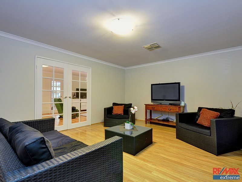 122 Manchester Drive, Hocking WA 6065