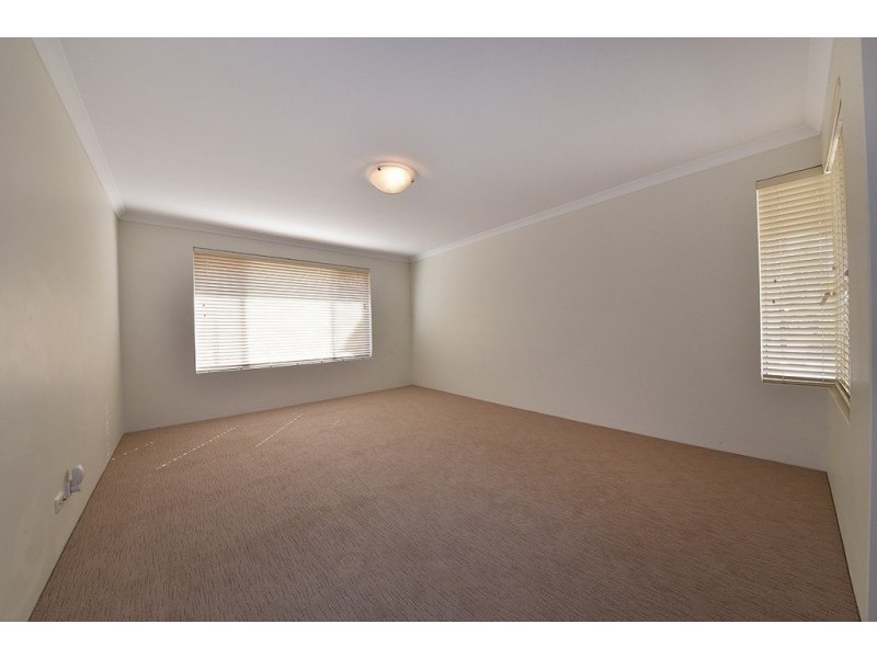 4 Harden Park Trail, Carramar WA 6031