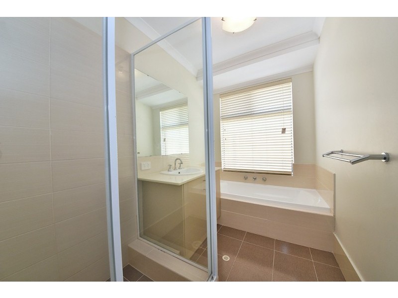 4 Harden Park Trail, Carramar WA 6031