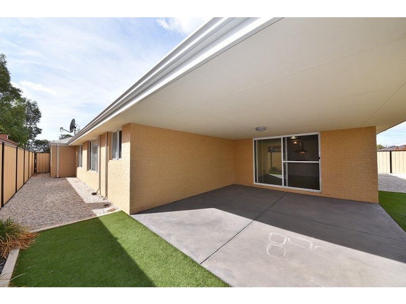 4 Harden Park Trail, Carramar WA 6031