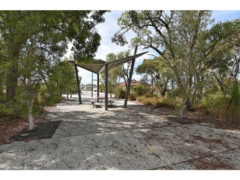 4 Harden Park Trail, Carramar WA 6031