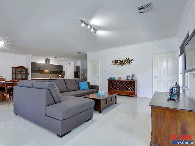 12 Salzburg Way, Wanneroo WA 6065